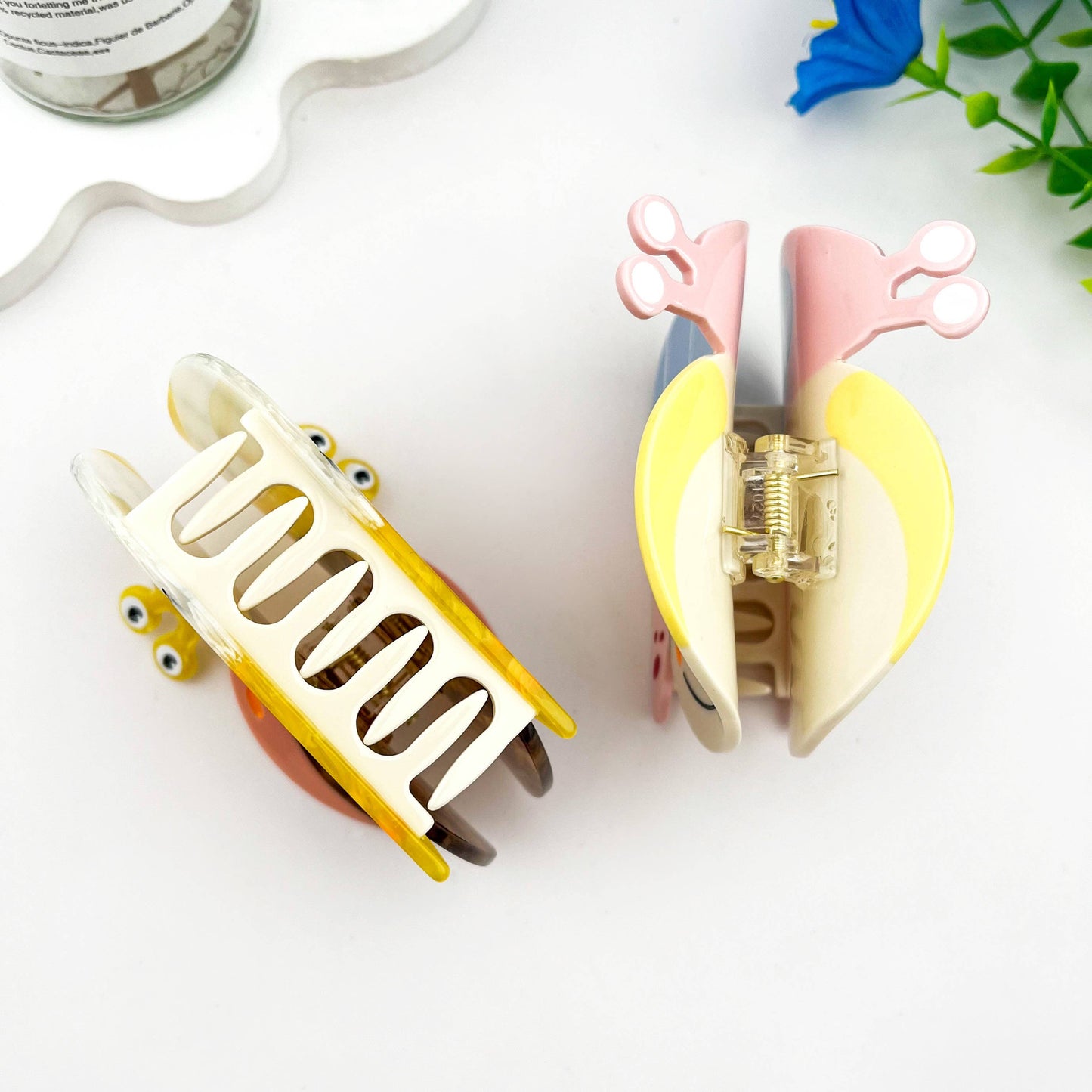 Happy Snail Hair Claw Clip: Pink